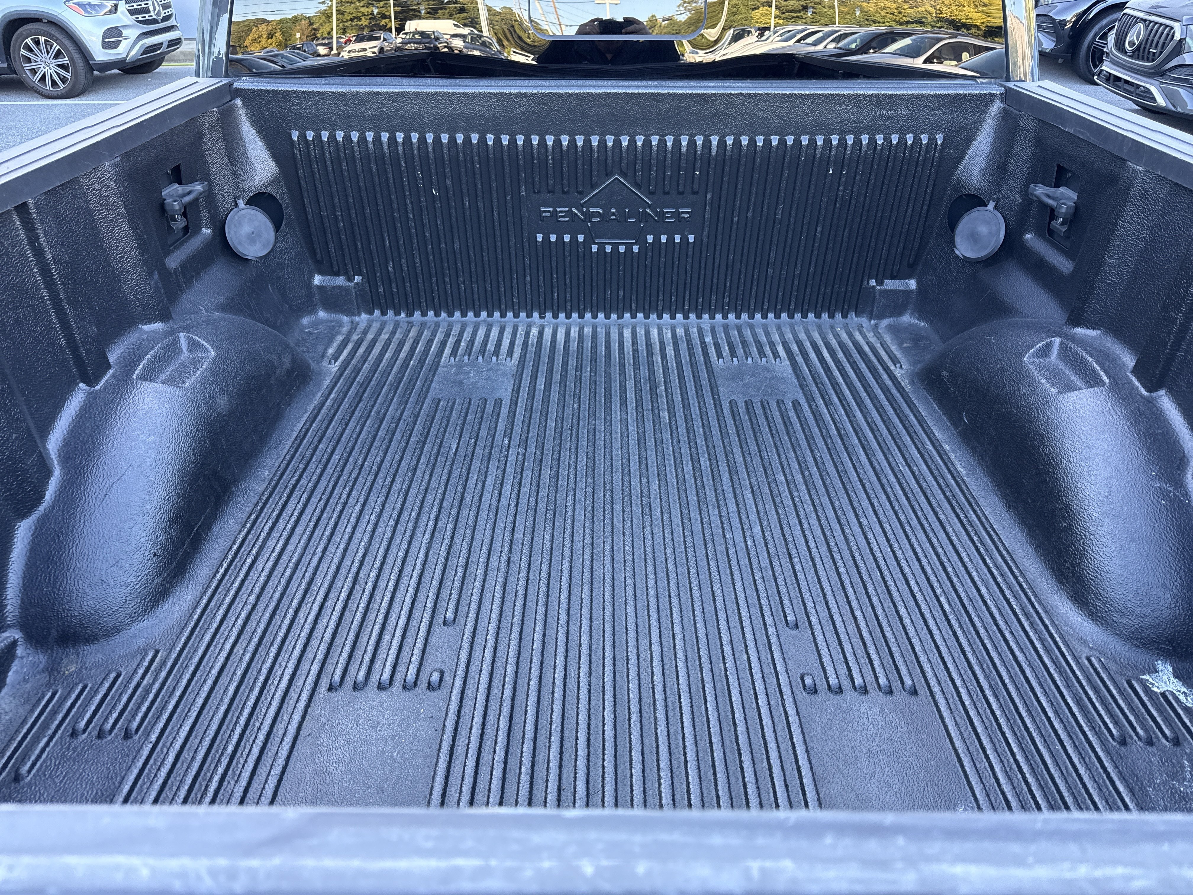 Used 2017 Ford F150 XLT w/ Equipment Group 302A Luxury AWD/4WD image 9