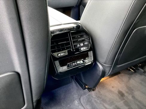 Used 2024 BMW iX xDrive50 image 33