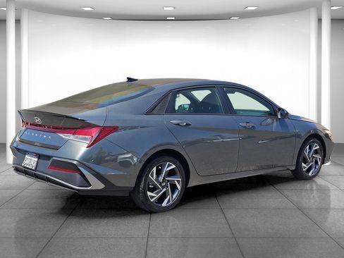 Certified 2025 Hyundai Elantra Sport FWD image 6