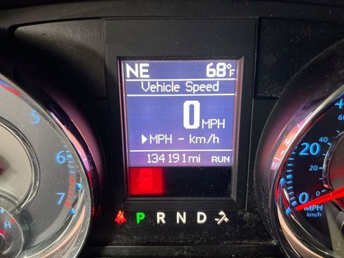 Used 2016 Chrysler Town & Country Touring FWD image 13