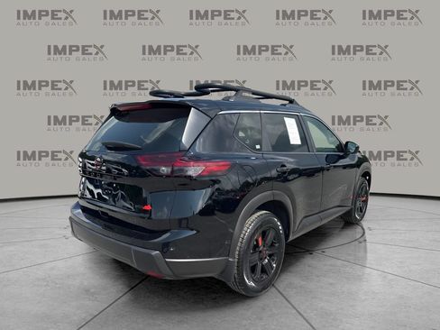 Used 2025 Nissan Rogue SV AWD/4WD image 3