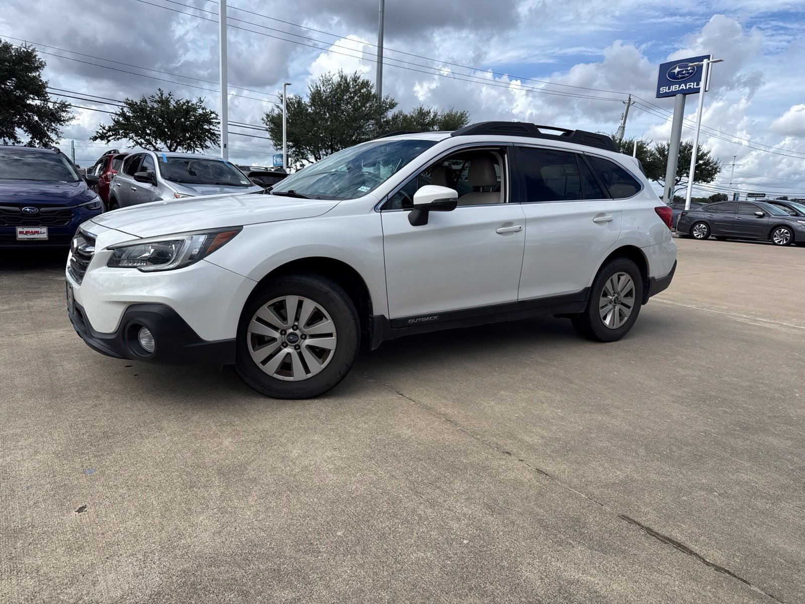 Used 2019 Subaru Outback 2.5i Premium w/ Popular Package #2 AWD/4WD image 1