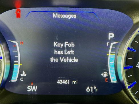 Used 2024 Chrysler Pacifica Touring-L FWD image 14