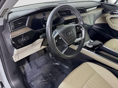 Used 2024 Audi Q8 e-tron Premium Plus w/ Premium Plus Package image 23