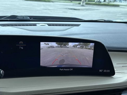 Used 2024 Cadillac XT4 Premium Luxury w/ Technology Package FWD image 19