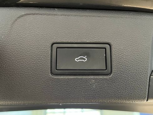 Used 2023 Volkswagen Atlas SEL Premium image 26