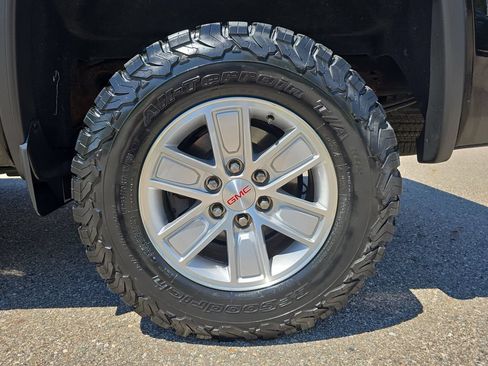 Used 2017 GMC Sierra 1500 SLE w/ SLE Value Package AWD/4WD image 32