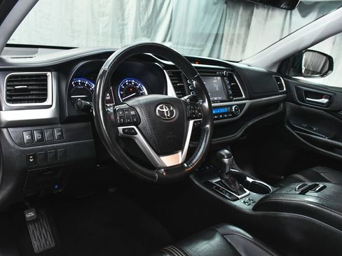 Used 2019 Toyota Highlander SE AWD/4WD image 19