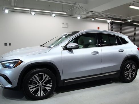 Used 2025 Mercedes-Benz GLA 250 4MATIC image 14