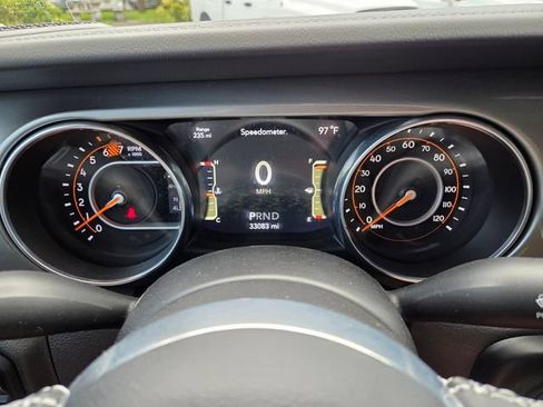 Used 2022 Jeep Wrangler Unlimited Sahara AWD/4WD image 25