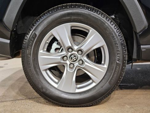 Used 2023 Toyota RAV4 LE AWD/4WD image 17