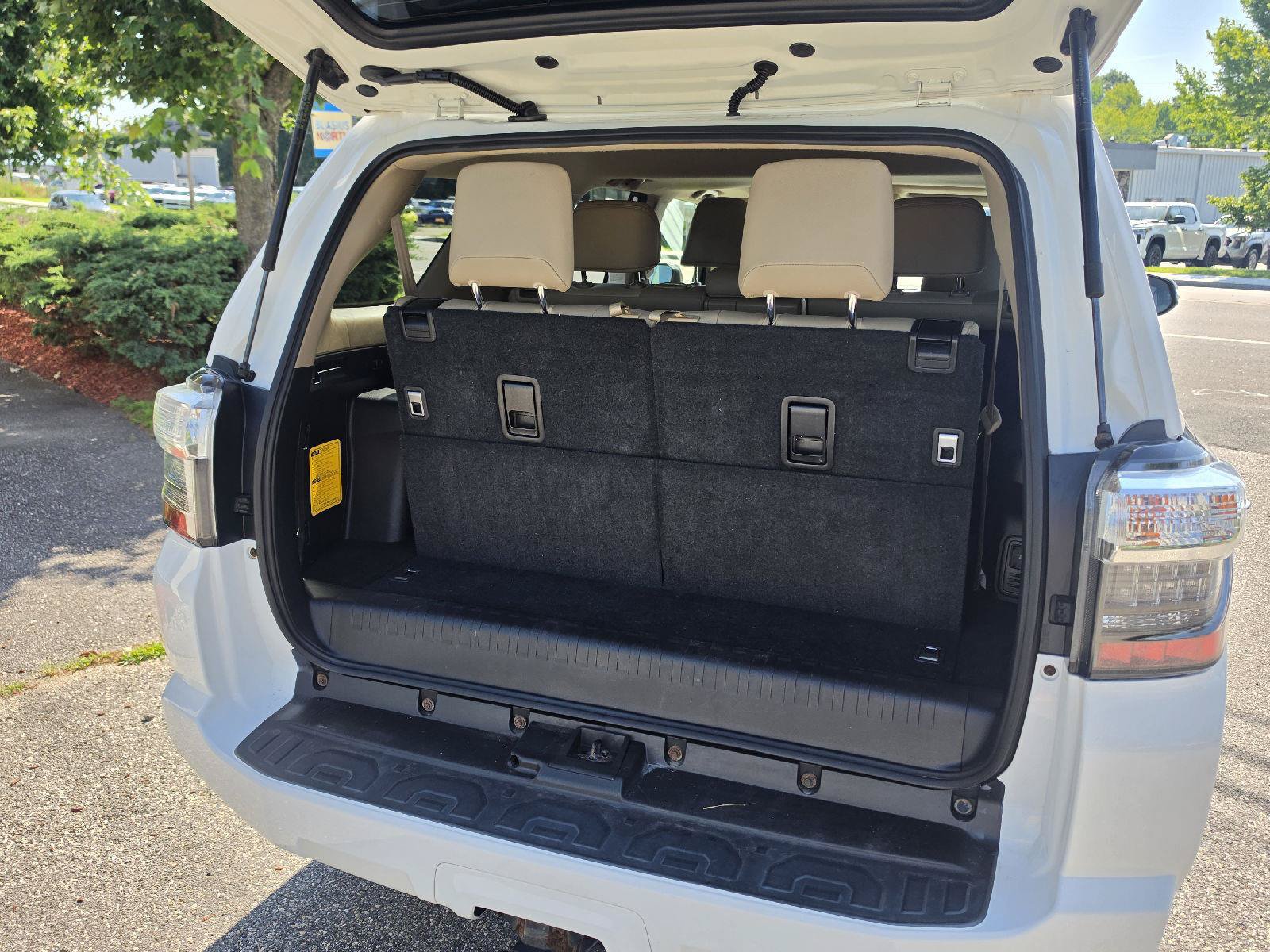 Used 2021 Toyota 4Runner SR5 Premium w/ Moonroof Package AWD/4WD image 10