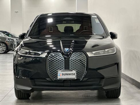 Used 2024 BMW iX xDrive50 w/ Premium Package AWD/4WD image 9
