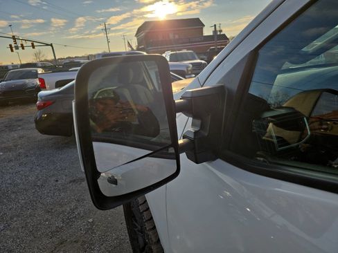 Used 2018 Nissan Titan XD image 65