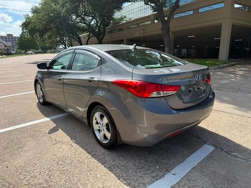 Used 2013 Hyundai Elantra GLS w/ Preferred Pkg FWD image 4