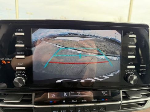 Used 2022 Toyota Sienna LE image 22