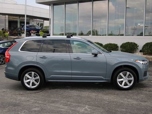Used 2023 Volvo XC90 B5 Core AWD/4WD image 10