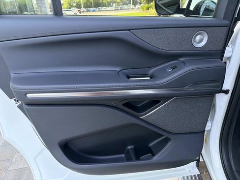 New 2026 Lincoln Navigator L Reserve image 14