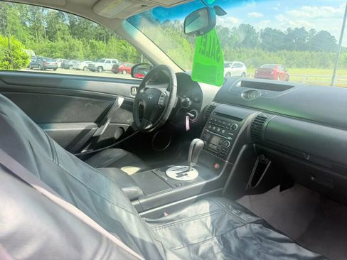Used 2004 INFINITI G35 Coupe w/ Premium Pkg image 3