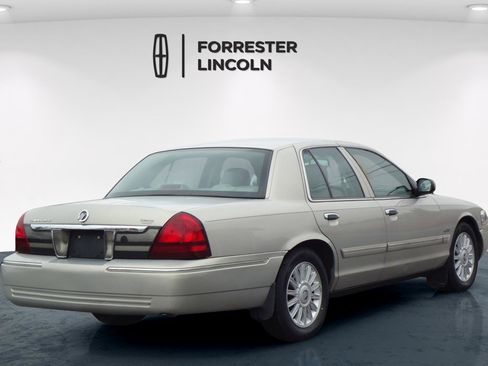 Used 2010 Mercury Grand Marquis LS image 3
