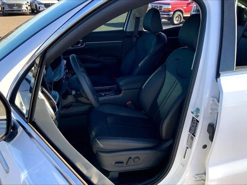 Certified 2025 Kia Sorento S image 14