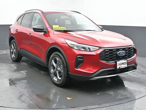 Used 2025 Ford Escape ST-Line w/ Cold Weather Package image 3