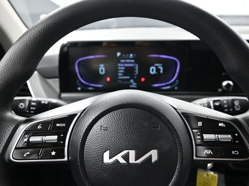 Certified 2025 Kia Seltos LX image 15