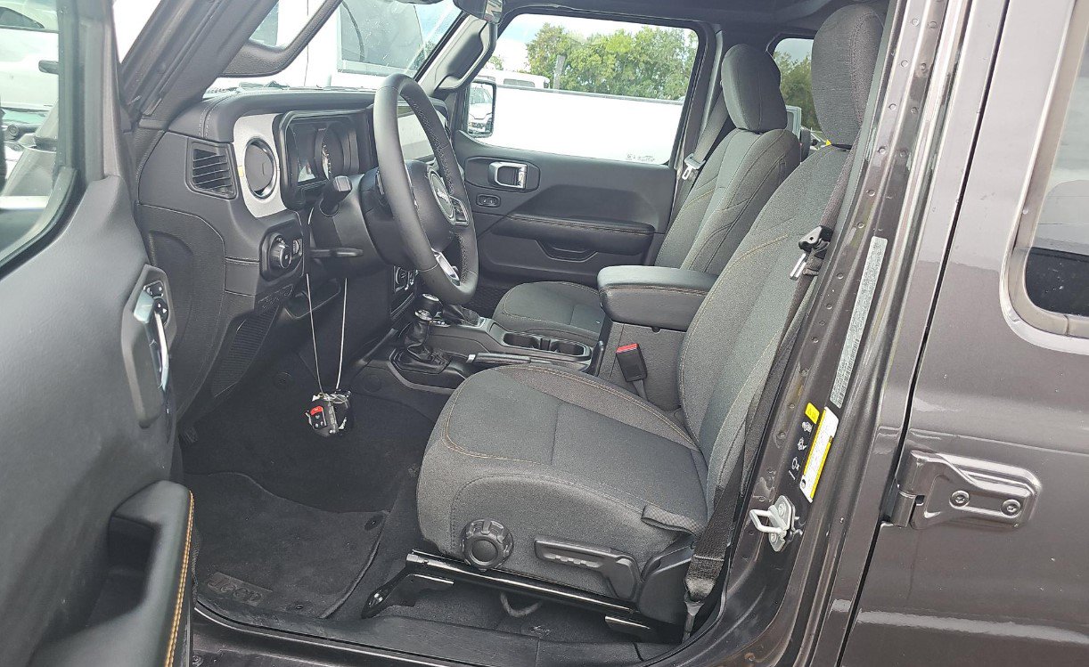 Used 2026 Jeep Wrangler Unlimited Sahara AWD/4WD image 7