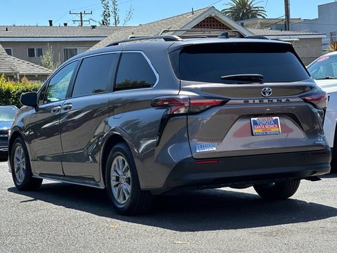 Used 2022 Toyota Sienna XLE w/ XLE Plus Package FWD image 6