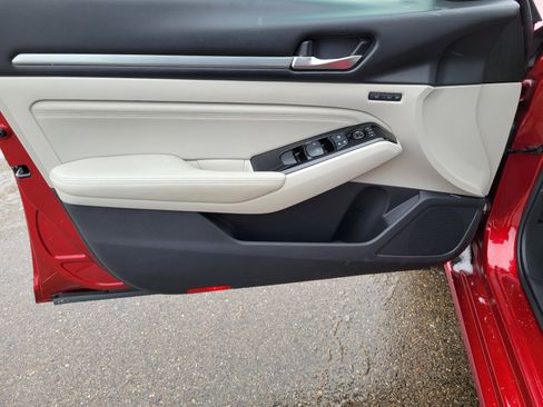 Used 2020 Nissan Altima 2.5 Platinum image 18