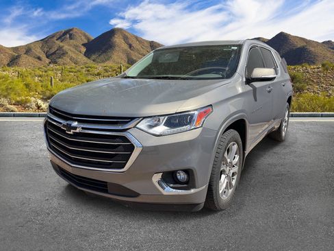 Used 2019 Chevrolet Traverse Premier w/ Driver Confidence II Package FWD image 2