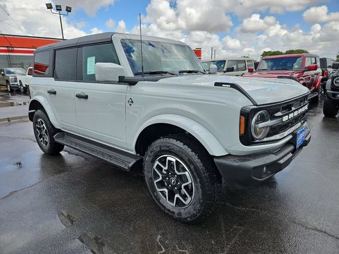 New 2026 Ford Bronco Outer Banks AWD/4WD image 1