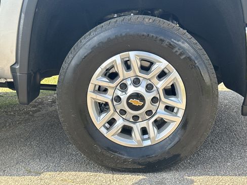 Used 2025 Chevrolet Silverado 2500 LT AWD/4WD image 12