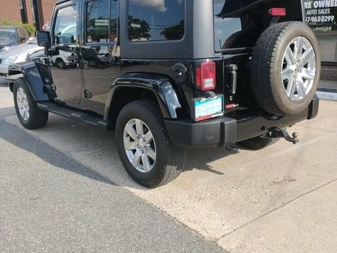 Used 2016 Jeep Wrangler Unlimited Sahara w/ Connectivity Group AWD/4WD image 2