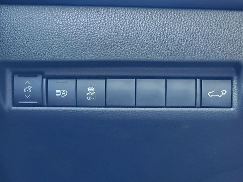 Used 2023 Toyota Venza XLE AWD/4WD image 21