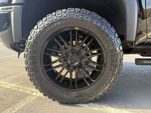 Used 2024 GMC Sierra 2500 Denali Ultimate image 10