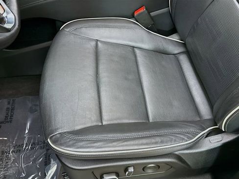 Used 2022 Cadillac Escalade Premium Luxury image 22