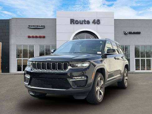 Used 2024 Jeep Grand Cherokee Limited w/ Trailer Tow Package AWD/4WD image 2