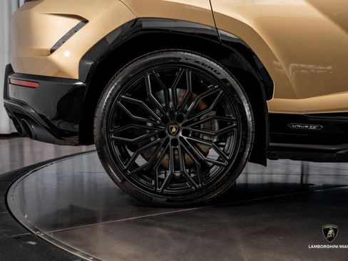 Used 2025 Lamborghini Urus SE image 18