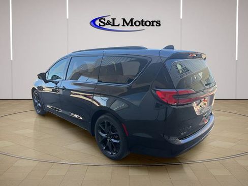 Used 2023 Chrysler Pacifica Touring-L w/ S Appearance Package FWD image 5