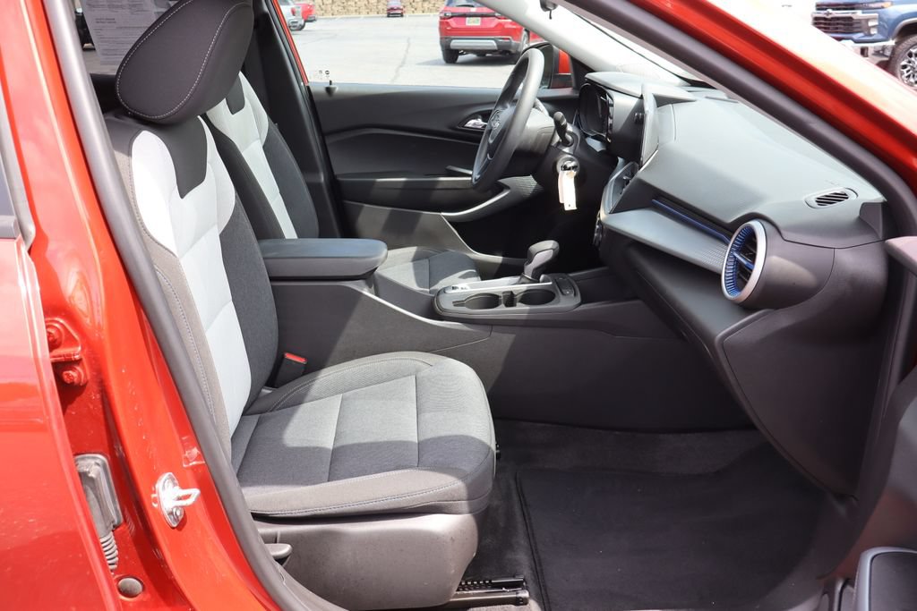 Used 2024 Chevrolet Trax LS w/ LS Convenience Package FWD image 18
