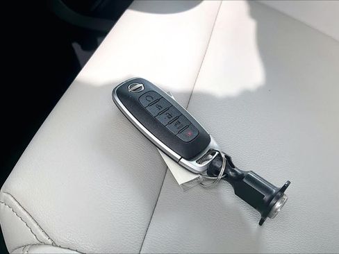 Certified 2025 Nissan Murano SL w/ Cargo Package AWD/4WD image 15