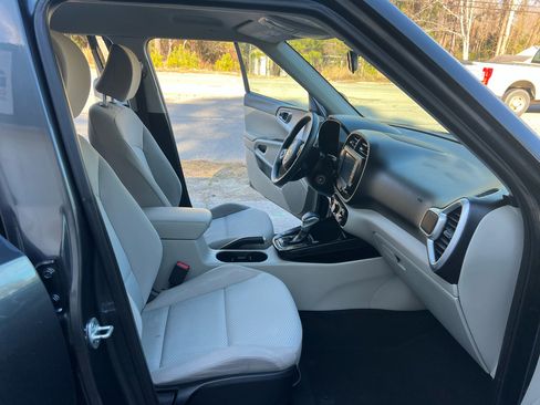Used 2021 Kia Soul LX image 8