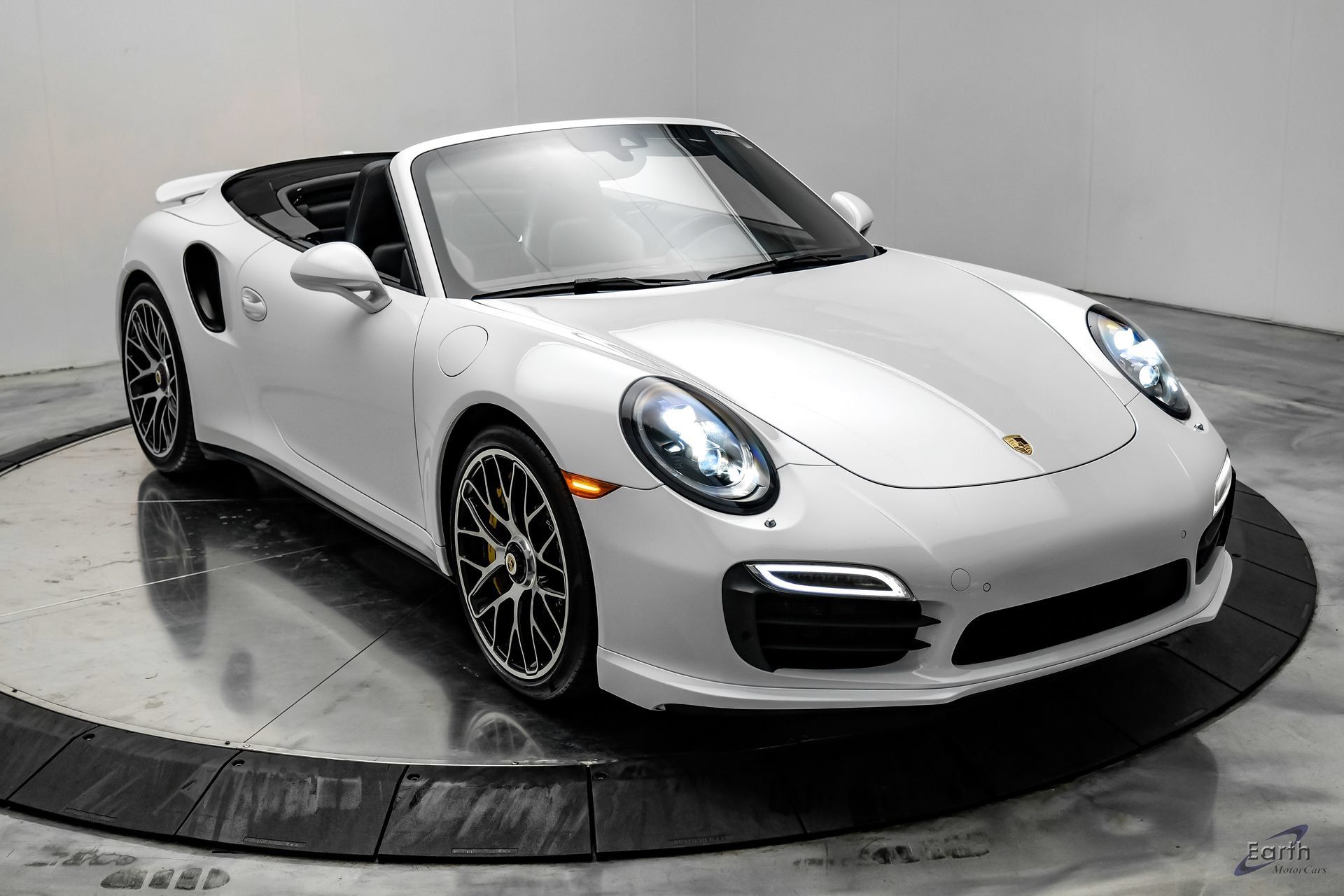 Used 2016 Porsche 911 Turbo S AWD/4WD image 30