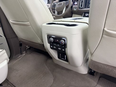 Used 2023 GMC Yukon Denali w/ Advanced Technology Package AWD/4WD image 31