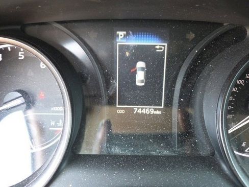 Used 2022 Toyota Camry SE image 9