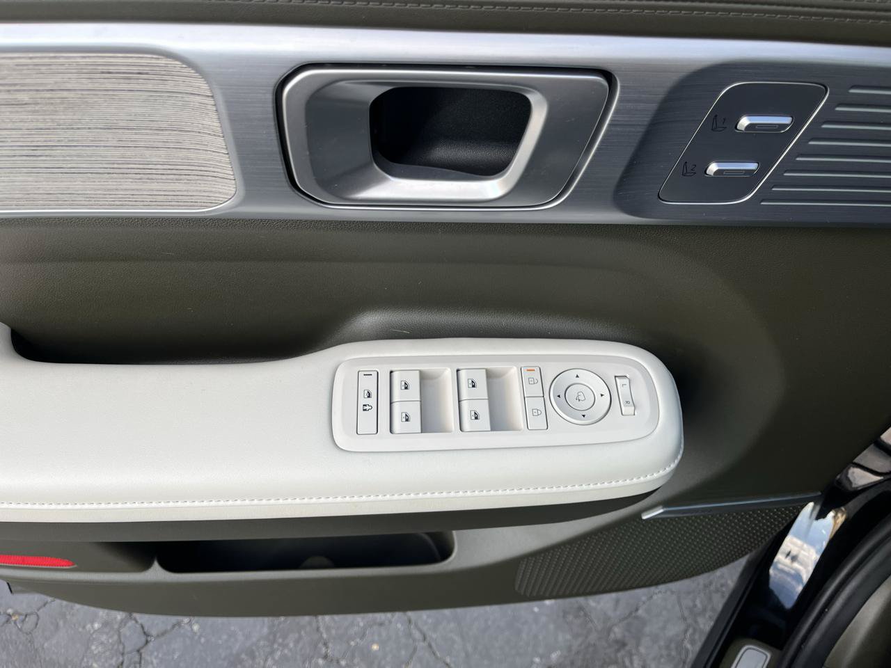 Used 2025 Hyundai Santa Fe Calligraphy AWD/4WD image 23