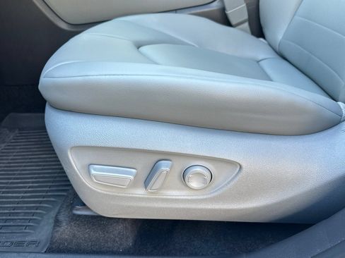Used 2026 Toyota Highlander XLE AWD/4WD image 13