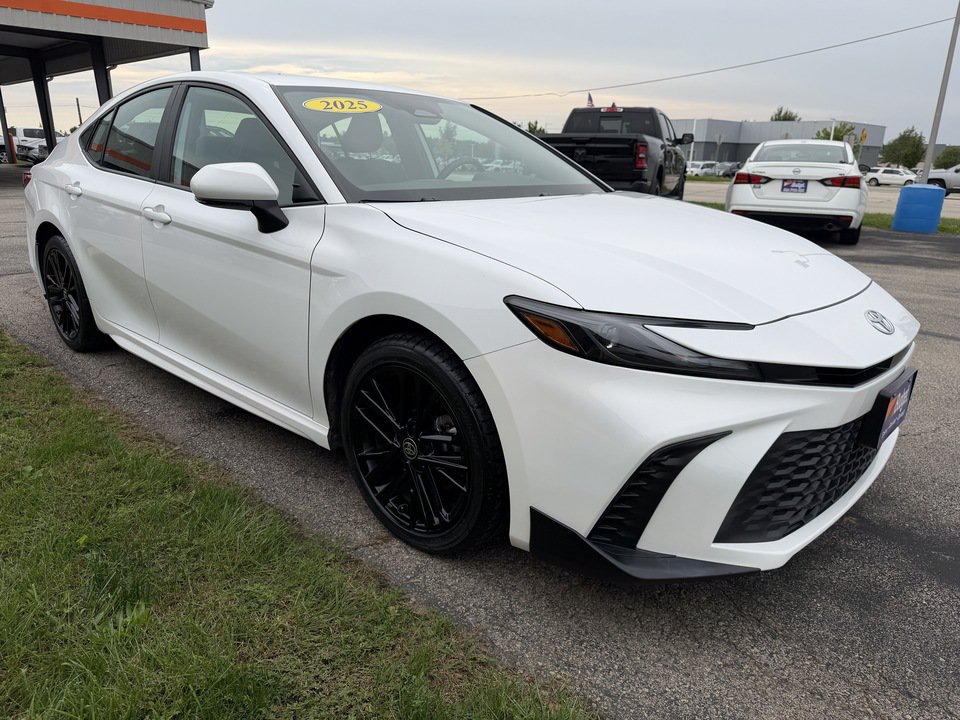 Used 2025 Toyota Camry SE AWD/4WD image 8
