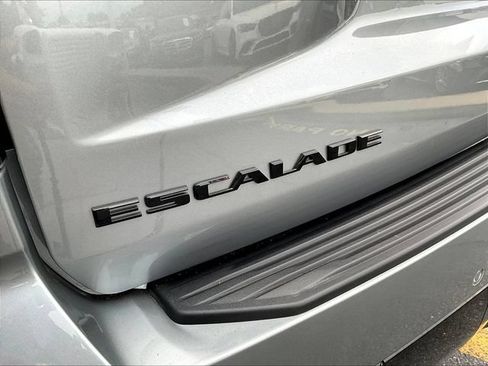 Used 2024 Cadillac Escalade ESV Premium Luxury AWD/4WD image 21